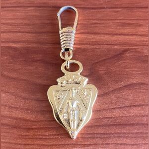 Vintage GUCCI Gold Tone Knight Crest Shield Replacement Zipper Pull Bag Charm
